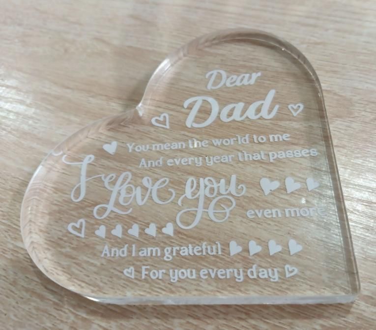 Heart-Shaped Acrylic Dad Plaque, Dear Dad Keepsake Desk Decoration and Gift from Daughter or Son for Father's Day, Birthday or Anniversary