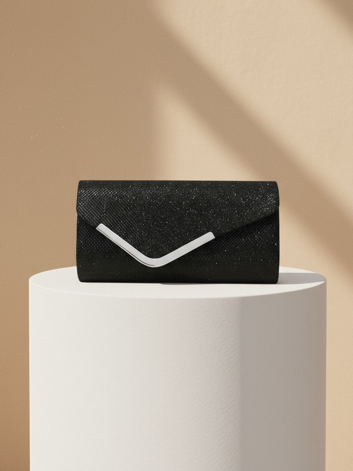 Women Fashion Wedding Evening Clutch Bag, V‑Shaped Metal Trim Versatile Chain Formal Party Handbag for Prom Banquet, Black